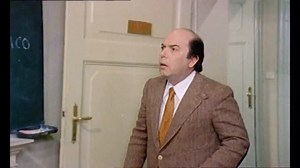 fatti_una_riseta on Instagram: "LINO BANFI, ALVARO VITALI e ANNA MARIA RIZZOLI - “sembrava un guerrigliero sudanese” Tratto dal film “La ripetente fa l’occhietto al preside” 1980 Gli studenti fanno uno scherzo al Prof. Beccafico che fa esplodere un composto chimico!!! Facendo arrabbiare il Preside (Lino Banfi) #fattiunariseta #fattiunarisata #ridi #ridichetipassa #risate #risateallitaliana #risateanonfinire #risate😂 #sorriso #sorridisempre #sorridi #sorridiallavita #felicità #felicitá #cinema #