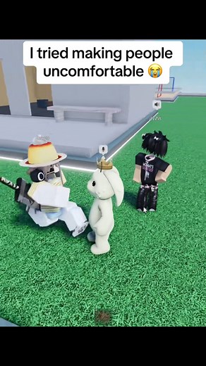 Why did she keep calling him her submissibe e-boy?? 😭 #roblox #robloxtiktok #robloxfyp #dahood #dahoodroblox | Orangeleopard