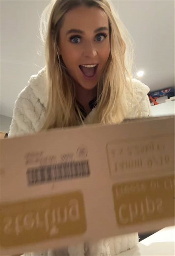Any guesses to what’s in the box? #chinese #chinesefood #chinesetakeaway #takeawayfood #mystery