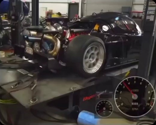 A lot of people say the F1 V10 engine has the best sound in the world-but wait until you hear the scream of this 5-Rotor Wankel.Unlike conventional piston engines, a 5-rotor configuration produces an incredibly high and consistent sound frequency at high RPMs, eerily similar to legendary race cars from the early 2000s era.And it's not just about the sound. The power generated by a setup this extreme is absolutely insane when unleashed on the dyno. This is a true engineering masterpiece-where pre