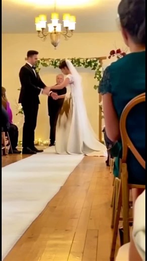 Home Video Hub on Instagram: "Bride’s dress failed and the whole wedding went into panic mode #microdrama #weddingtok #chaos #caughtoncamera #viralvideo"