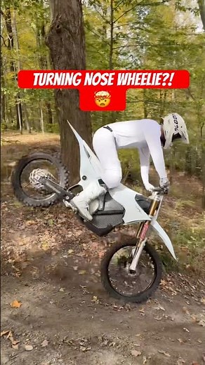 Pro rider shows off MIND-BLOWING stoppie skills!! 🤯