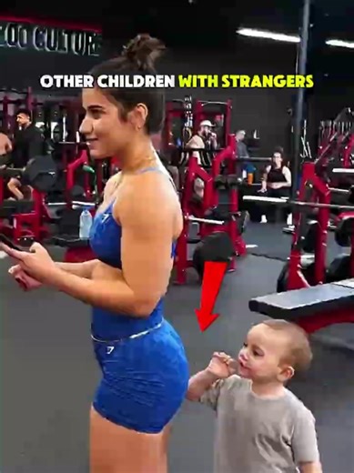 Cute Kids Showing Love to Strangers ❤️