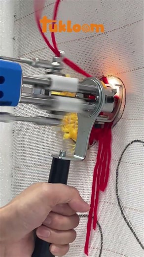 Beginner-friendly tufting ASMR 🎧 #tuftinggunforbeginners #tuftingasmr