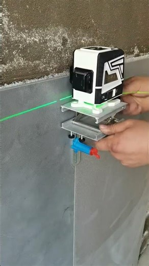 portable laser level and its adjustable mounting bracket