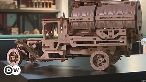 Mechanisches Holzspielzeug vom Feinsten