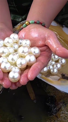 Discovering the Beauty of Pearls: A Satisfying ASMR Experience
