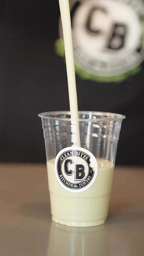 Smoothie operator in the house 🙋‍♀️🍹 #greensmoothie #healthyfood #veganfood #vegansf #veganbayarea #vegansfsu #sfsuvegetarian