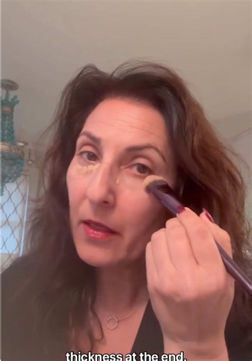 When the Mother of Brushes @thebrushlady tells you how to use brushes… you listen! #AnisaBeauty #BrushesMadeBetter #Concealer #DarkCircles #Makeup