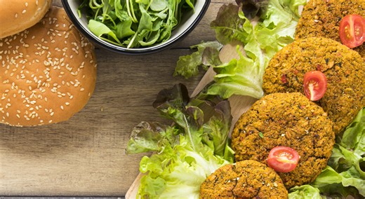 Burger vegetali, classifica Altroconsumo: sorpresa in vetta, flop di un marchio storico, resistono i low cost. Top e flop