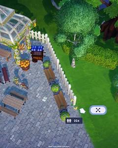 New diagonal fences are perfect for decorating alongside your diagonal paths! | Disney Dreamlight Valley