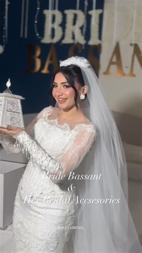 @le_cadeauu_ on Instagram: "Unboxing The Bridal Mystery Box ✨✨🤍 . . . #bridal #bridebox #bridemirror #unboxing"