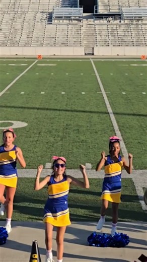 "Get Down With the Blue" #cheer #cheerleading #cheerlife #cheershe8 #cheerteam #stompnshake #cheer