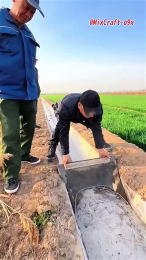 Smartly uses water pressure itself to hold the barrier firmly in place 💧 #mixcraft