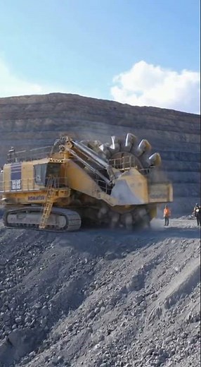 “World’s Most Powerful Machine_ “This Machine Can Dig Like a Beast!”