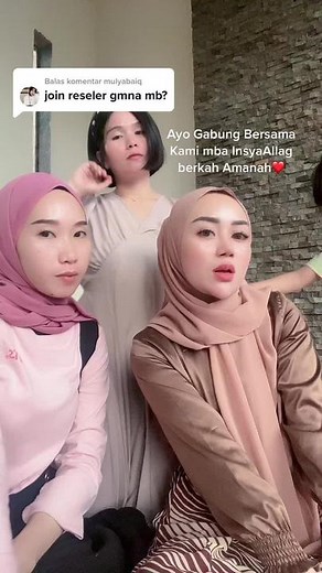 Engaging Conversation with Stylishly Dressed Friends