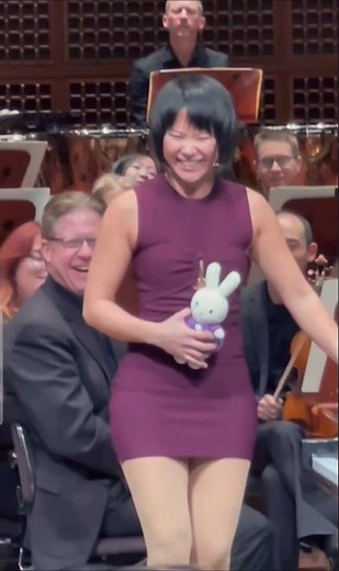 Yuja Wang & New BBF *Super Cute Moment* before Encore 🎼 Classical Piano Concert - CA USA 🇺🇸