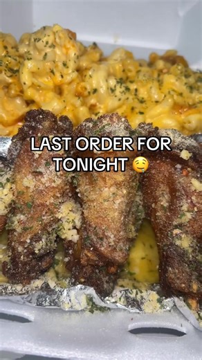 GARLIC PARM WINGS WITH DOUBLE MAC 🤤🤤 KITCHEN CLOSE POP UP ON US TOMORROW!! WE OUTSIDE #explorepage #snackshop #fyp #viralfoods #goodeats