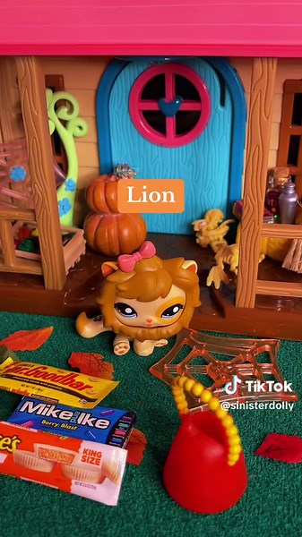 lps halloween costumes🧡 #littlestpetshop #lps #lpscollection #lpscollector #lpstiktok #lpstok #nostalgia #2000s #meangirls