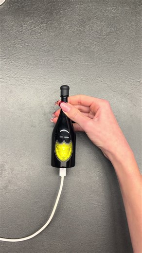 ✨Tiri. Si accende. Si ricarica. 🍾Dom edition #domperignon #perte #aestheticitalia #minidom #fastlife