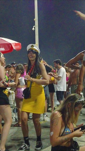🇧🇷 CARNIVAL PARTY ON LEBLON BEACH | RIO DE JANEIRO 2023. Rio de Janeiro has the best carnival in the world, follow in the video how the action was on Leblon beach on the night of Sunday, February 19, 2023, lots of beautiful people and at will, with their beautiful carnival customs enjoying all the revelry that was in store there has been no carnival for a while due to the pandemic. Now they have fun and have a big party. #brazil#brasil#fy#night#nightcore#nightlife#fyp #fypシ #rj#leblon#ipanema#