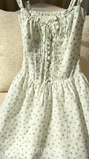 A little box of sunshine 🩵 Unwrapping our floral midi dress—featuring delicate pintuck pleats, tiny blue blossoms, and soft gathers that dance with every step. Beautifully packaged with love, just for you 💌✨ 𝐍𝐲𝐥𝐚 𝐝𝐫𝐞𝐬𝐬 Size: S, M, L __________ 𝗖𝗟𝗢𝗧𝗛𝗘𝗦 𝗕𝗔𝗥 📍Address: 149/19 Lê Thị Riêng. D1, HCM. Instagram: clothesbar.vn Shopee: https://shope.ee/6KctBAPGV9 Website: https://clothesbar.store 🌎 WORLDWIDE SHIPPING | Clothes Bar