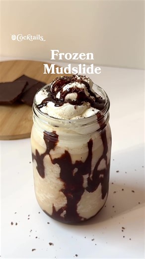 A decadent frozen mudslide to satisfy your sweet tooth on a summer day.🍫 Ingredients: - 1.5 oz. vodka - .5 oz. coffee liqueur - .5 oz. Irish cream - 1 tsp. sweetened condensed milk - 1 cup crushed ice #frozenmudslide #mudslide #chocolate #cocktail #drink #summer
