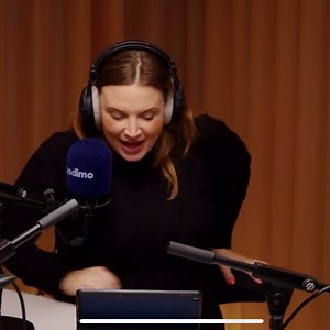 Husk, at du kan se med LIVE hver fredag kl. 14 - OG sladre med i chatten 💥 I sidste uge resulterede det i sønderjysk oplæsning fra AK 🤣 | Det, vi taler om
