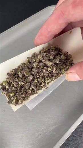 2 strains topped with kief and shatter 🔥