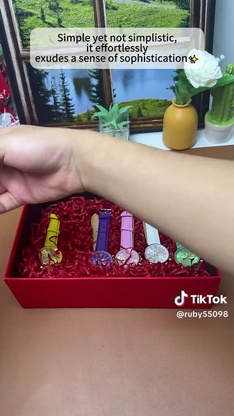 It is such a cute idea to use these little wristlet keychain wallets as gift card holders for the holidays birthdays, and any other time that you are giving gifts! #TikTokShopCreatorPicks #TikTokShopRestock #Creatorlcons