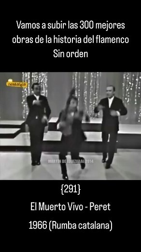 top.flamenco on Instagram: "💬 “El Muerto Vivo” es una de las canciones más icónicas de Peret, una figura clave de la rumba catalana. La canción fue publicada en 1967 y se convirtió en un éxito rotundo, tanto por su ritmo contagioso como por su letra ingeniosa y llena de humor. La canción cuenta la historia de un hombre al que todos creen muerto, y al que incluso su familia ha enterrado… ¡pero resulta que sigue vivo! Aparece en mitad del velorio diciendo una frase que se volvió legendaria: “No e