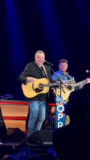 @vincegillofficial honored his wife, @amygrantofficial, with a heartfelt performance of “Whenever You Come Around,” a song he wrote inspired “simply by the smile of the woman they I eventually married, Amy Grant.” #VinceGill #AmyGrant #VinceGillMusic #CountryMusic #Country | Music Mayhem