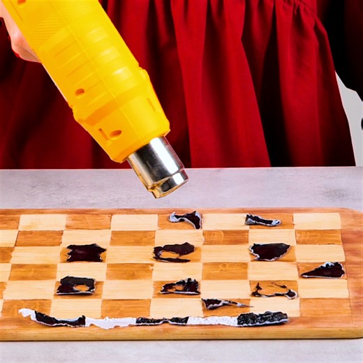 Quick flip for an old cutting board to a chess hanger ♟️ | 3-Minute Hacks