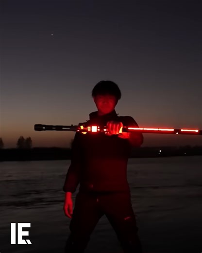 Take a look at this amazing lightsaber and scabbard combo lighting up the night. #starwars #neosabers #lightsaber 📽️: Youtube/ NEO Sabers | Interesting Engineering