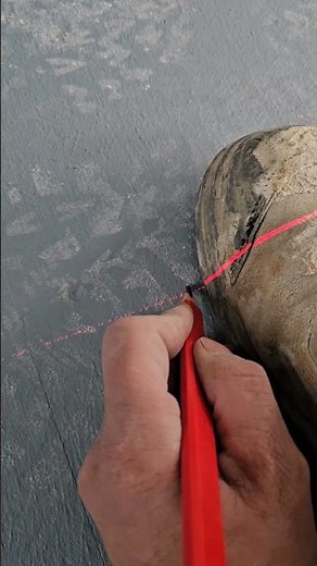 This versatile 3 line laser from Bosch is perfect when you need to set out smaller floors.