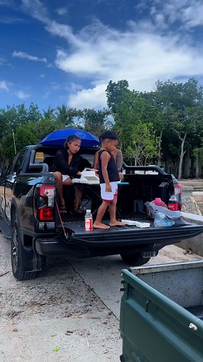 2.7M views · 77K reactions | The 2 mountain girls so sosyal now watching with an umbrella, table and food from the truck huuuh  | Shaun Pelayo | Facebook