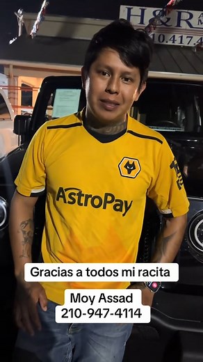 🔥 ¡Otra venta más para la racita bonita! Tony se llevó esta Jeep con solo $1,000 de enganche 🤯🚗💨 A pesar del día pesado y la casa llena, ¡la machaca se hizo! Gracias por la paciencia y por confiar en nosotros, compadre 🙌 Si tú también buscas un proceso fácil, trato amable y pagos accesibles… 👉 Ven con Moy, aquí todos salen manejando. 📍4623 Fredericksburg Rd 📲 (210) 270-9639 🌐 hrautomotors.com #JeepLife #JeepLove #SanAntonioCars #CarFinancing #HRautoMotors #EasyProcess #CarDealerSA #Driv
