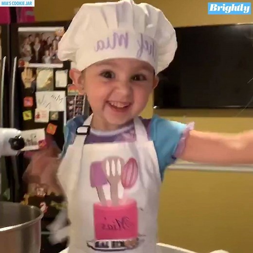 This 3-year-old girl is thanking those on the frontlines of COVID-19 by delivering homemade baked goods and a smile. 🍪 https://gma.abc/32qjS5K | Good Morning America