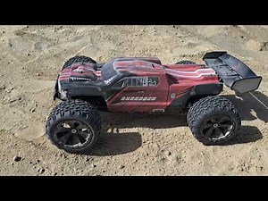 Redcat Shredder 4s vs Traxxas XRT 8s at the pit!!!