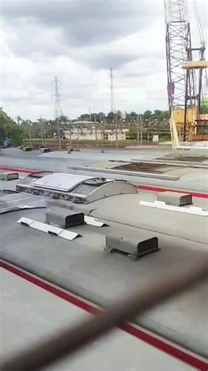 Ada apaan tuh di jembatan rame-rame. eh. ternyata lagi pada lihat ini. Kereta Pensiun 6000 metro lagi di angkut crane #fyppppppppppppppppppppppp #krl #kai #fypシ #fyp