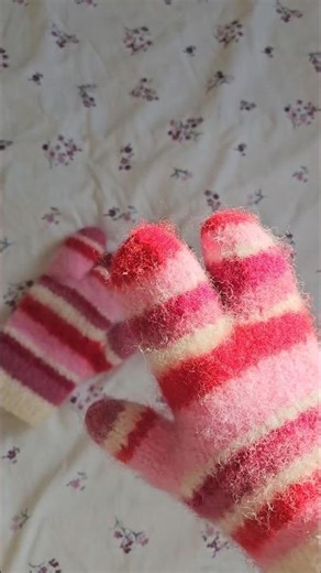 #snowballmittens Before and After getting felted ❄️🖖 #felting #knitting #yarnlove #knittingpattern