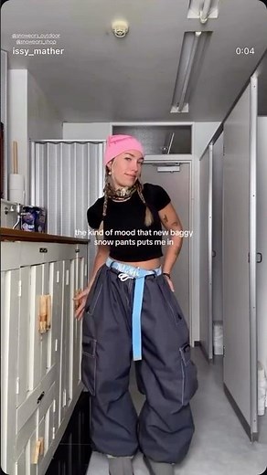 Look what I found? - The perfect cargo baggy ski pants👾💕#snowears #baggyskipants #snowboarding