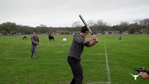 Beep Baseball is a form of the game for the blind and visually impaired. Yesterday, your Horns joined the Austin Blackhawks at their practice to give it a try. #HookEm 🤘 | Texas Baseball
