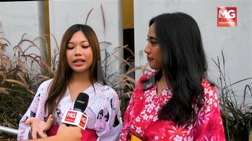 Bon Odori: Cerminan Budaya Jepun Di Bumi Malaysia Bon Odori ialah perayaan tradisional Jepun yang diraikan bagi menghormati roh nenek moyang. Di Malaysia, ia menjadi platform pertukaran budaya, diwarnai tarian, muzik, pakaian tradisional dan makanan Jepun, serta menarik minat pelbagai kaum untuk menyertainya. #malaysiagazette #bonodori #budayajepun Video: Aiman Hafiz | Malaysia Gazette