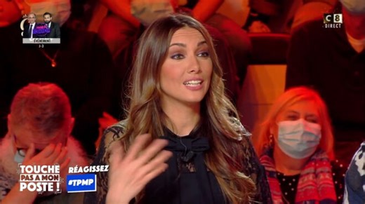 Delphine Wespiser tombe le haut et se dévoile "sublime" sur Instagram (PHOTO) - Télé 2 Semaines