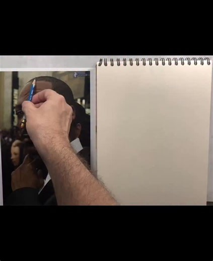 Let’s draw the one and only Eddie Murphy. This was a demo / tutorial I did a short while ago & thought I’d speed up & post here. Blue pencil on cream paper, this one took around 40 mins IIRC. #eddiemurphy #drawing #sketch | MaasArt