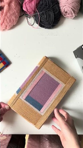 Using yarn and paper to make af “window”
