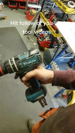 This is how you normally change a Chuck. Dosent always happen this easy. #Chuck #drill #repair #fypシ゚viral #fypdongggggggg #tools #toolrepair #powertools #fyp #duet #foryou #tutorial #howto #easyfix #fix #tikt #instagram #makita #dhp480 #bosch #milwaukee #milwauletools #milwaukeepolice