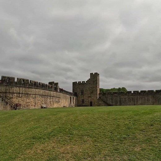 Alnwick Castle Bailey - Fantastic Castle where Harry Potter was Filmed - Hogwarts