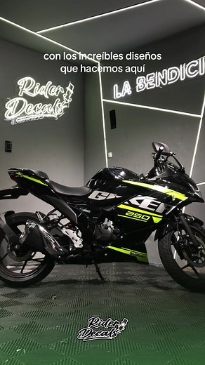 Puedes hacerle el diseño que quieras a tu moto o carro 🔥👌🏼 Es lo que necesitas para que tu moto quede 100/100 💎 #ppf #gixxer #suzuki #yamaha #bogota #wrap #diseño #ducati